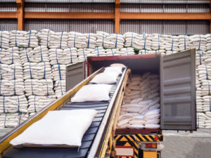 transport goederen naar truck, belang transportband afstellen